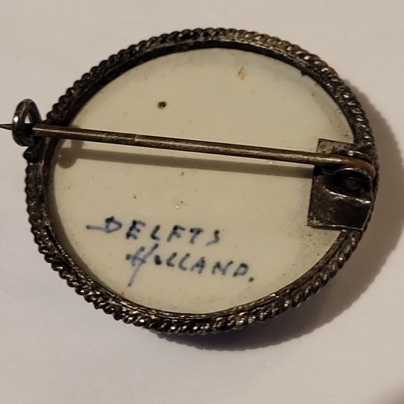 Vintage Delfts Holland Brooch - Picture 3 of 7